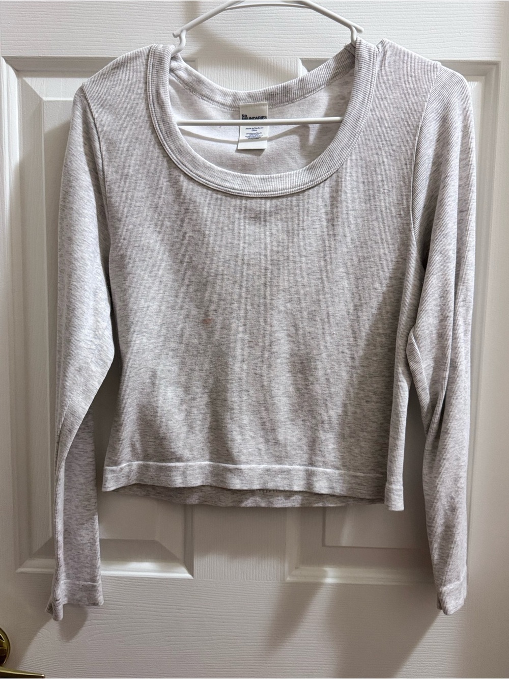 No Boundaries Light Heather Gray Cropped Crewneck Sweatshirt